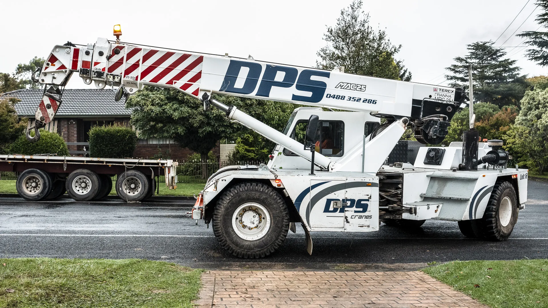 Have You Considered a Franna Crane Hire for Your Next Project?